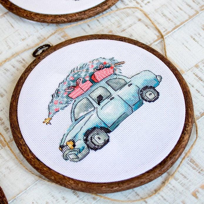 Counted Cross Stitch Kit Christmas Retro Cars / Kit of 5 Leti965